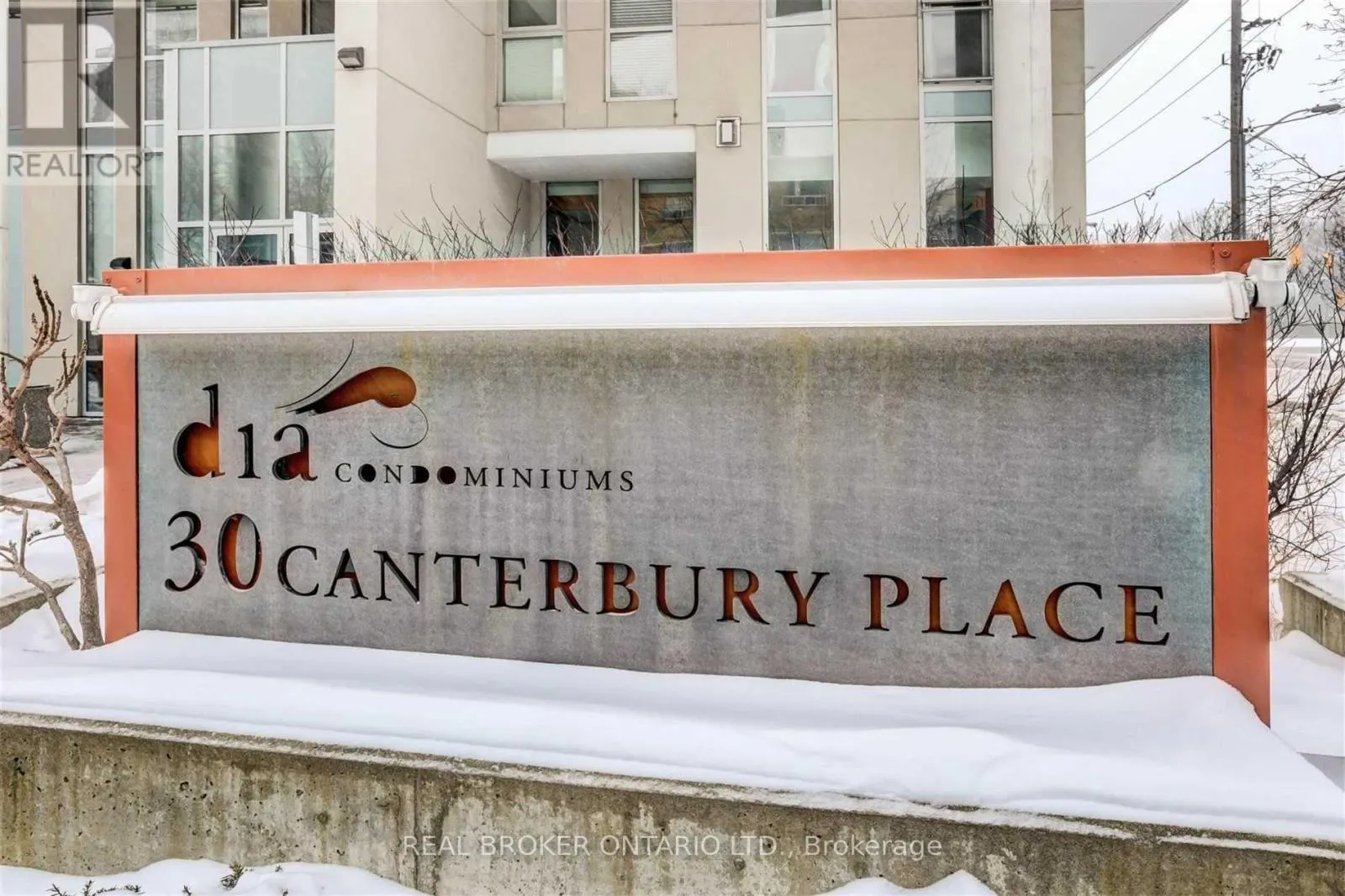 702 - 30 CANTERBURY PLACE