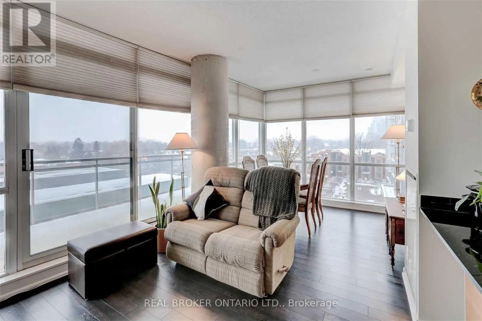 702 - 30 CANTERBURY PLACE