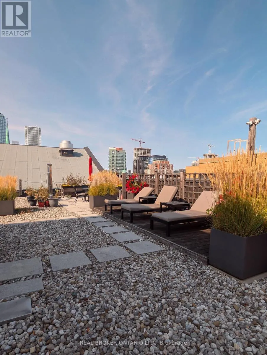 604 - 71 FRONT STREET E
