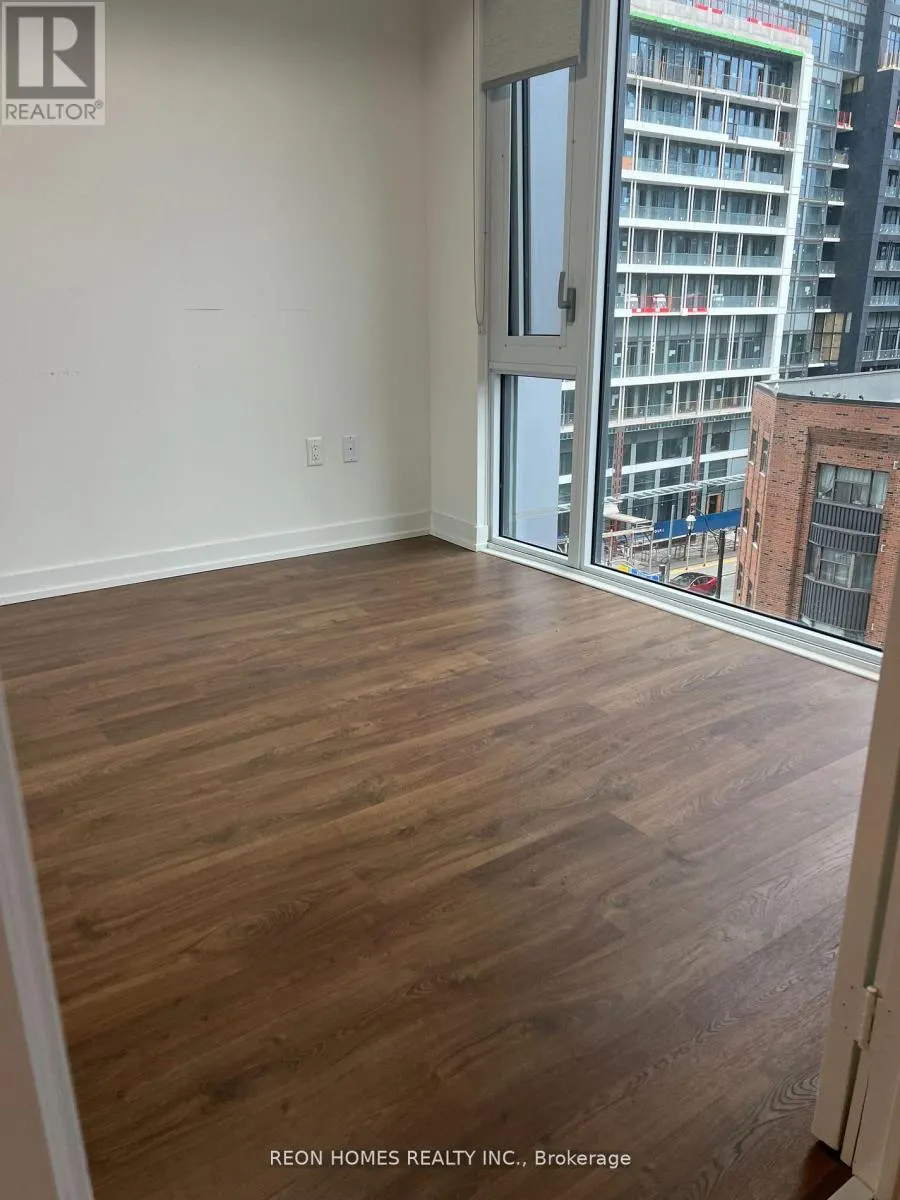 520 - 158 FRONT STREET E