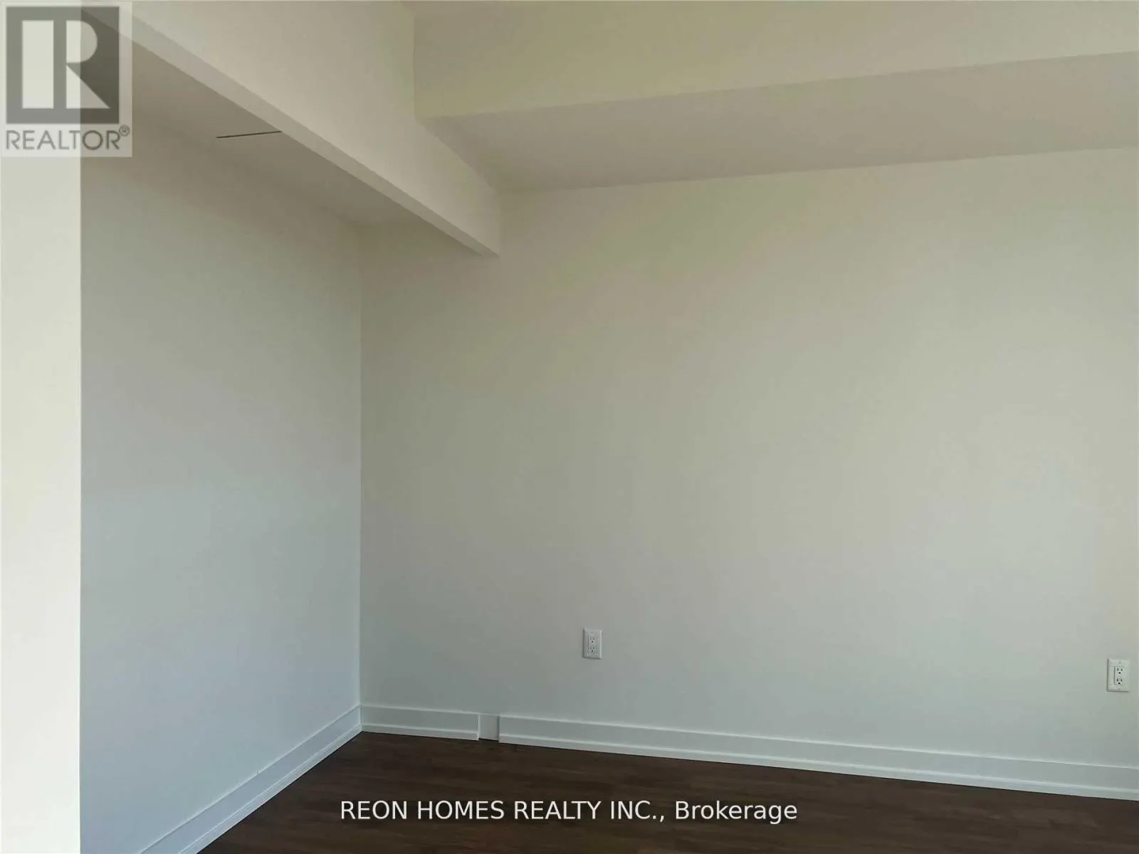 520 - 158 FRONT STREET E