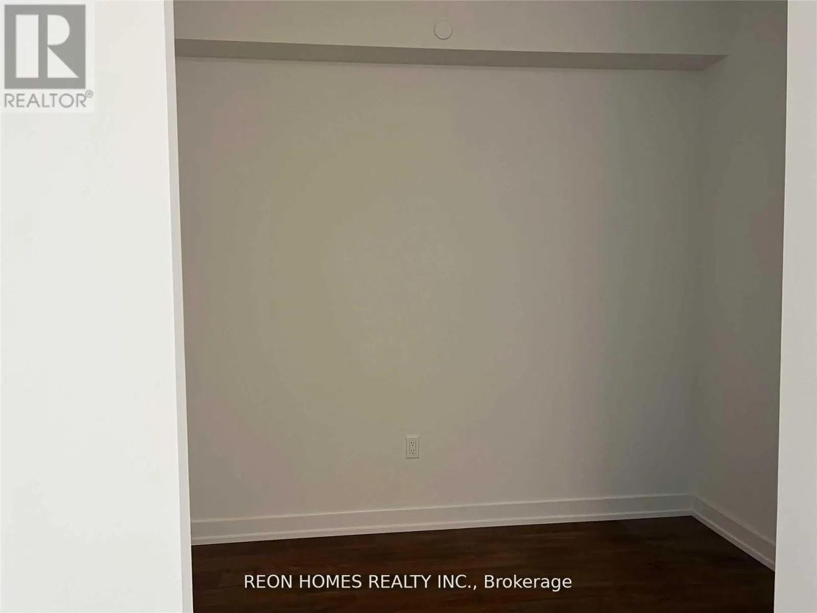 520 - 158 FRONT STREET E