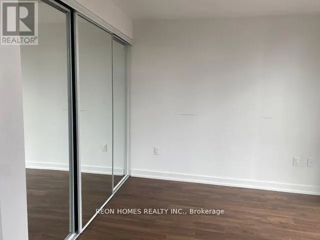 520 - 158 FRONT STREET E