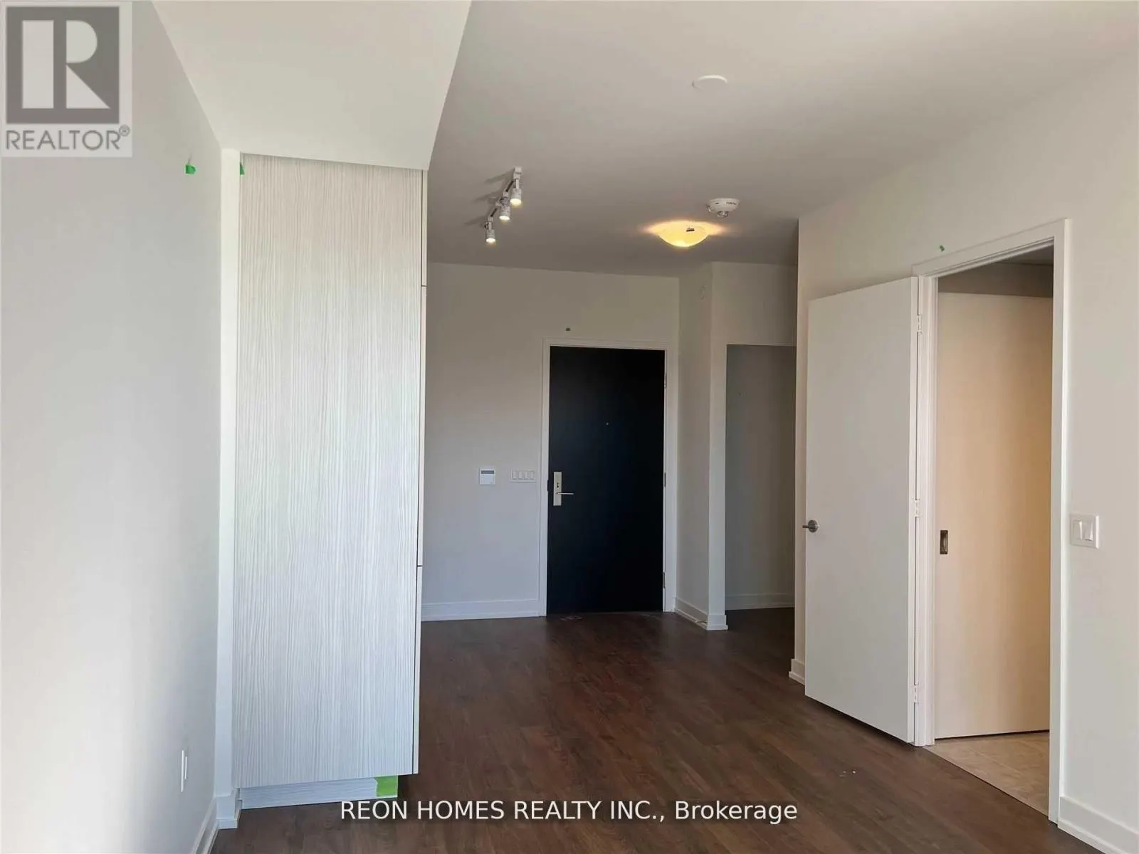 520 - 158 FRONT STREET E
