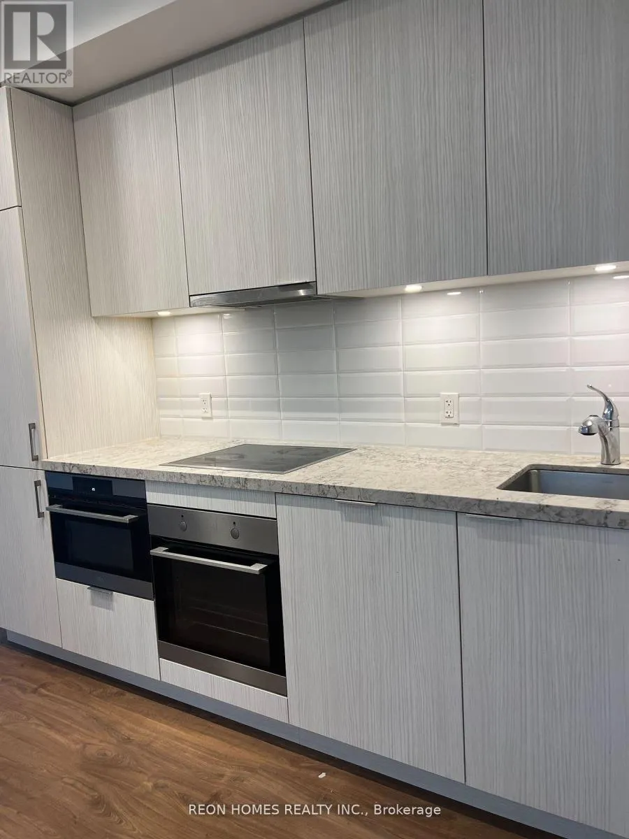 520 - 158 FRONT STREET E