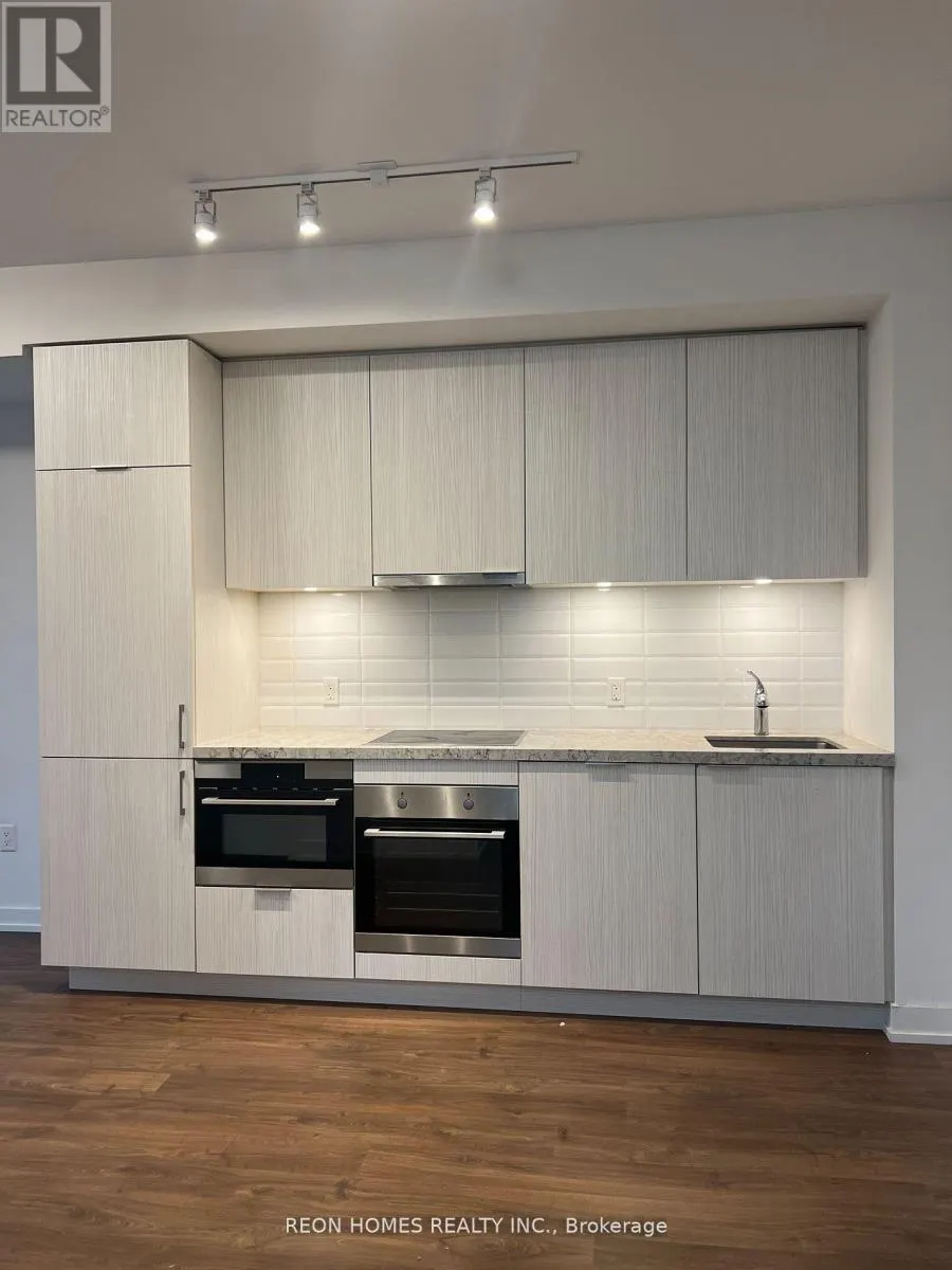 520 - 158 FRONT STREET E