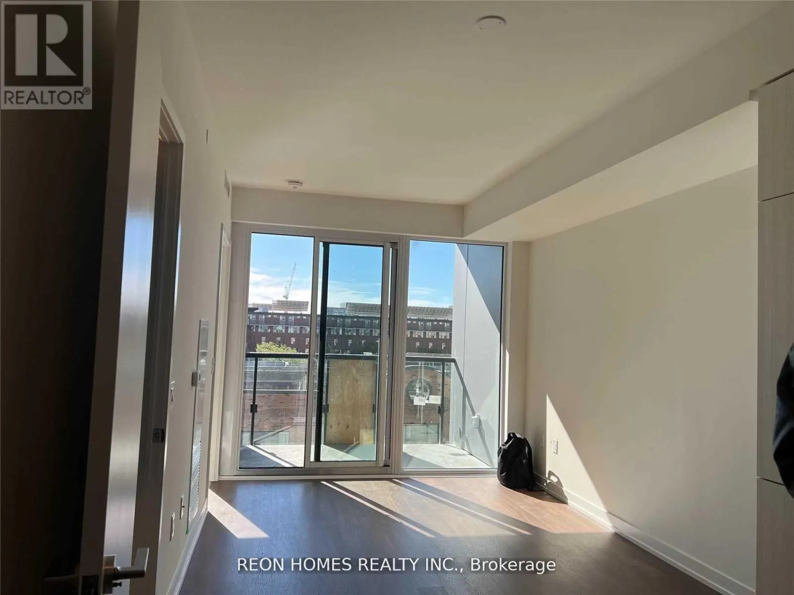 520 - 158 FRONT STREET E