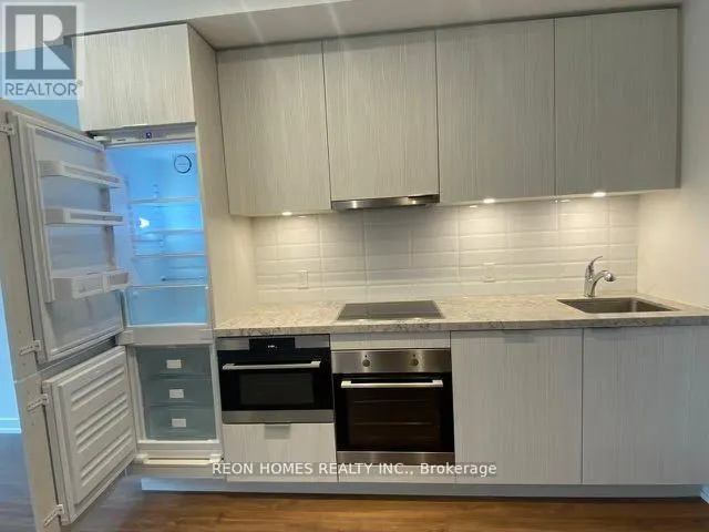 520 - 158 FRONT STREET E
