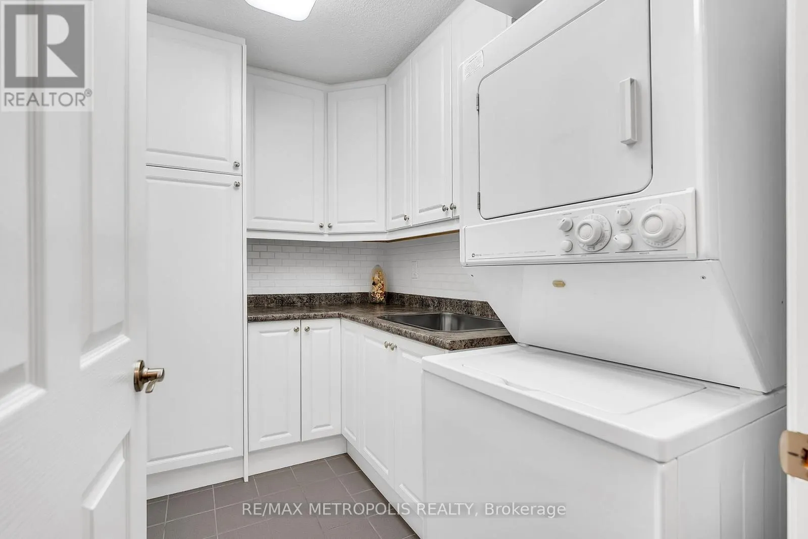308 - 3181 BAYVIEW AVENUE