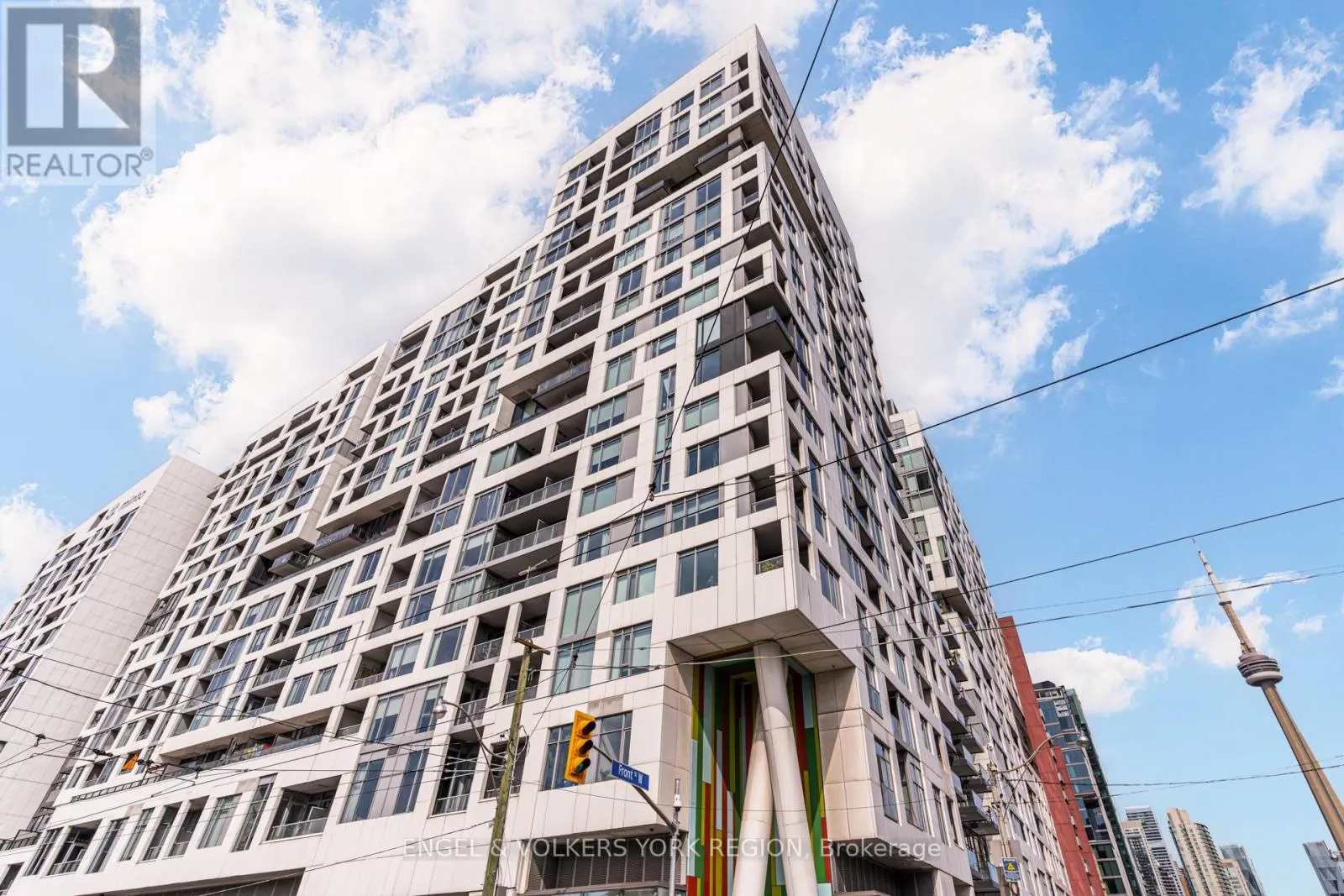 1618 - 27 BATHURST STREET