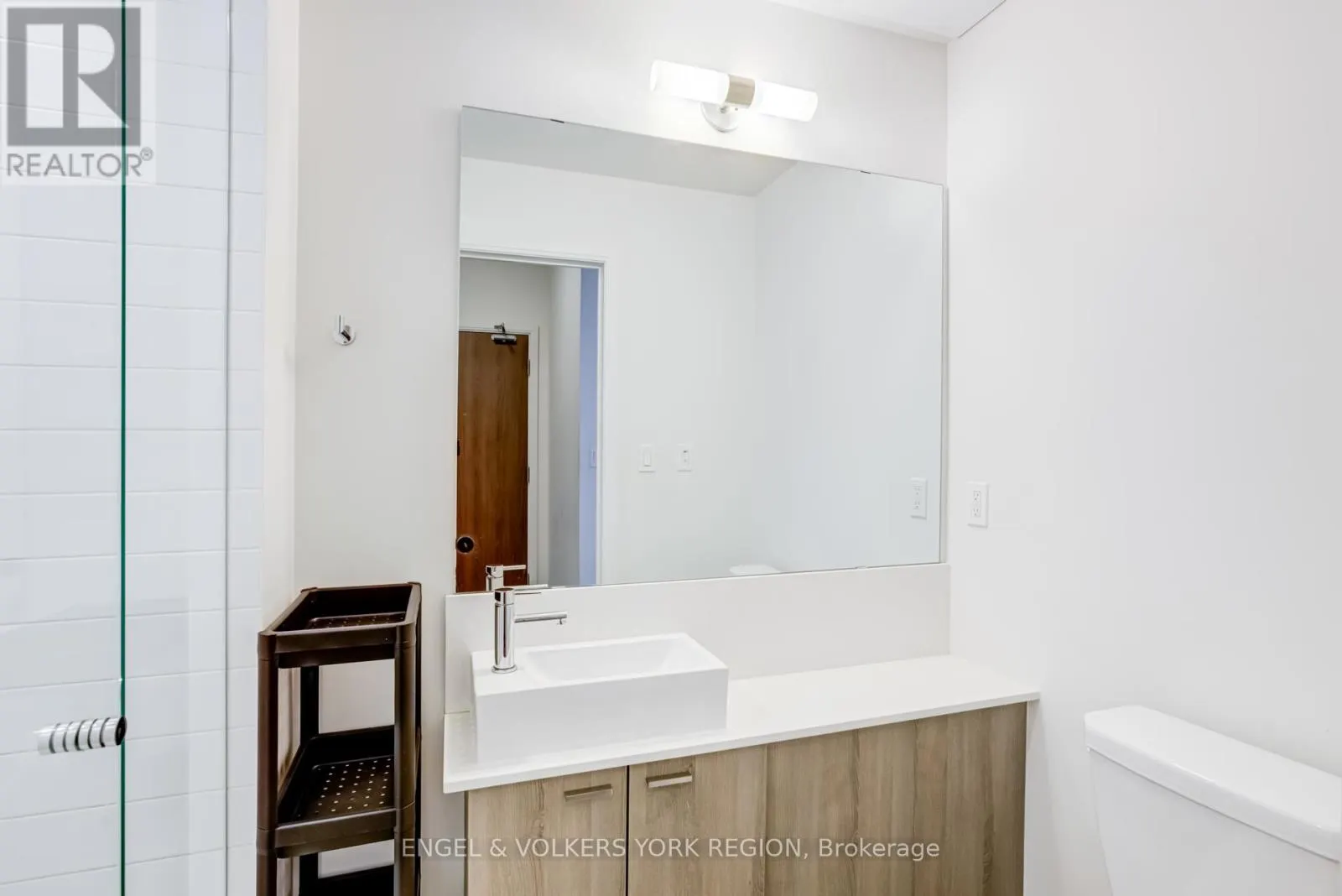 1618 - 27 BATHURST STREET