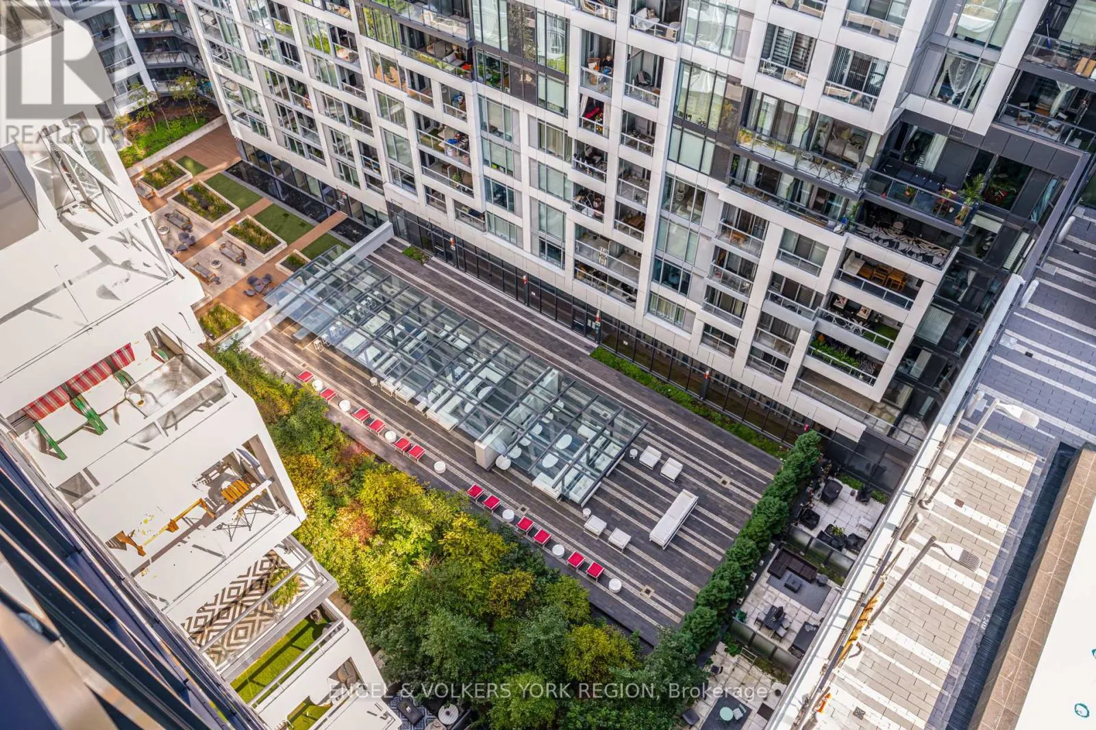 1618 - 27 BATHURST STREET