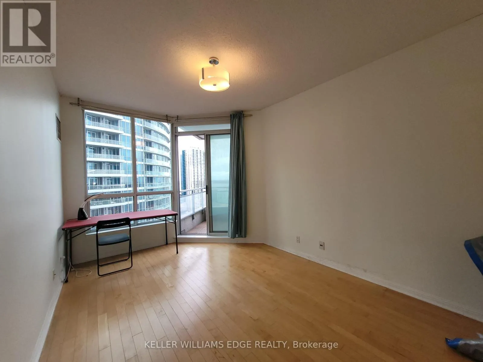2203 - 228 QUEENS QUAY W