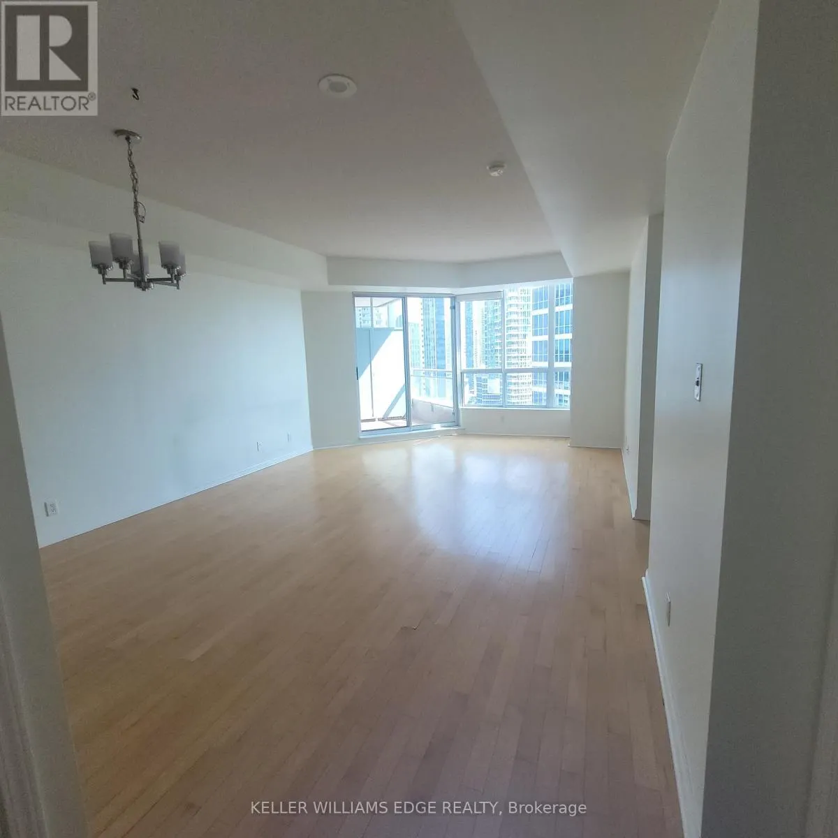 2203 - 228 QUEENS QUAY W