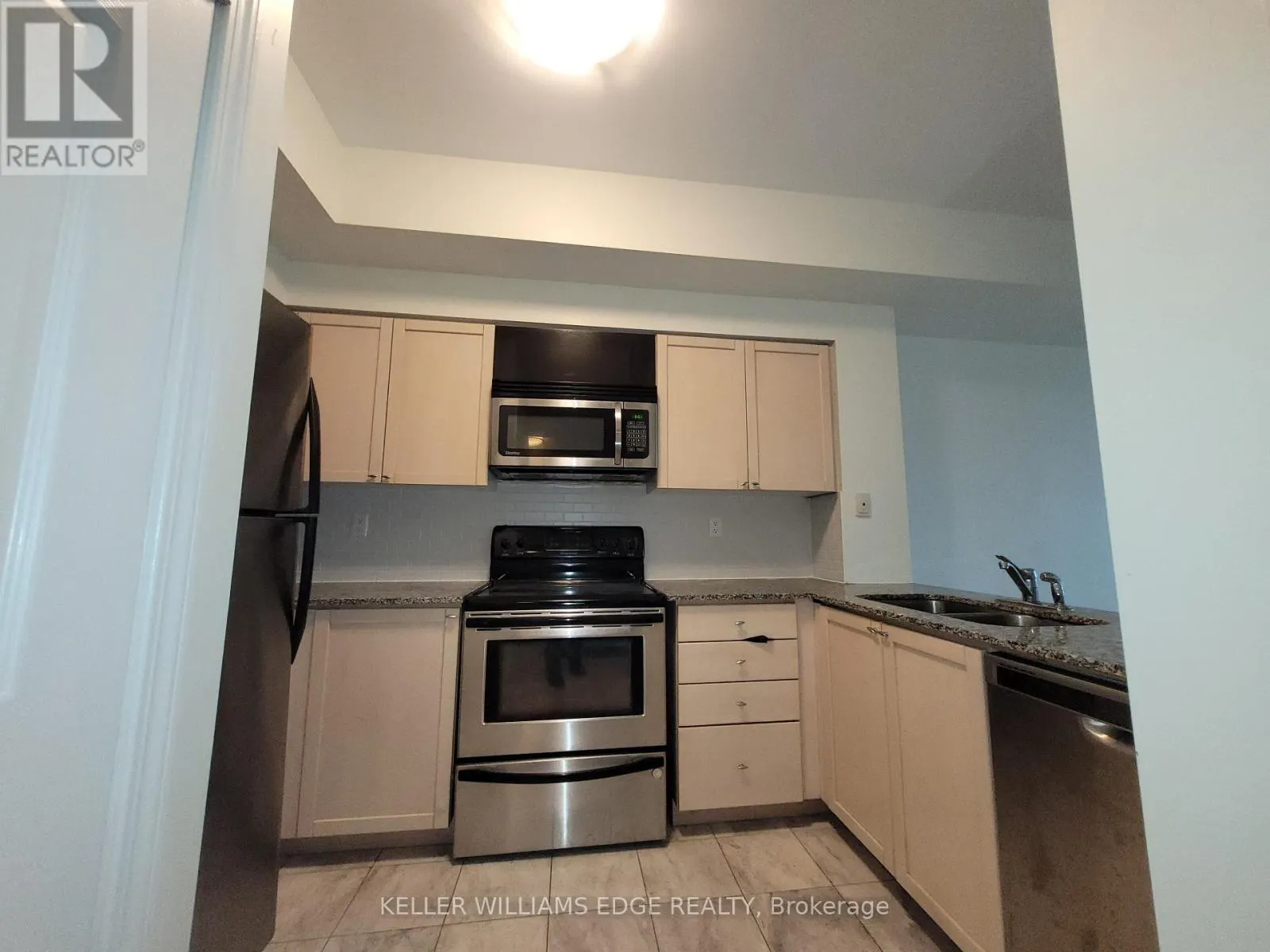 2203 - 228 QUEENS QUAY W