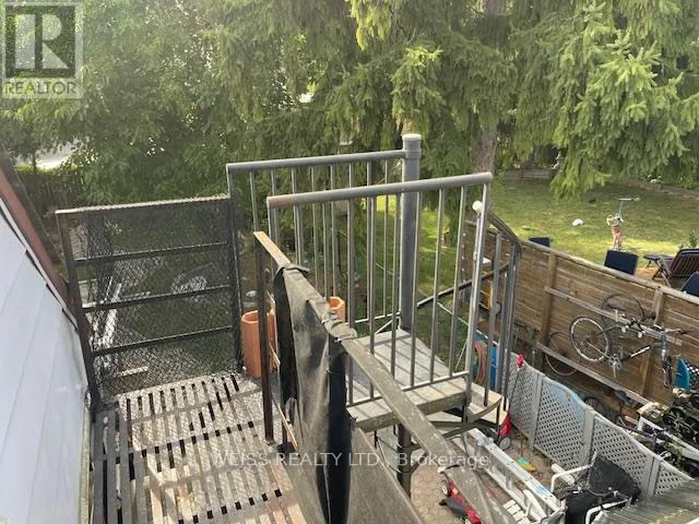 UPPER LEVEL - 82 KING HIGH AVENUE