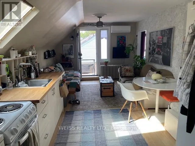 UPPER LEVEL - 82 KING HIGH AVENUE