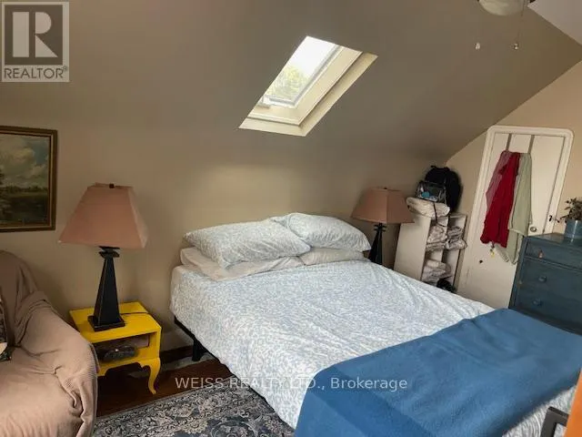 UPPER LEVEL - 82 KING HIGH AVENUE