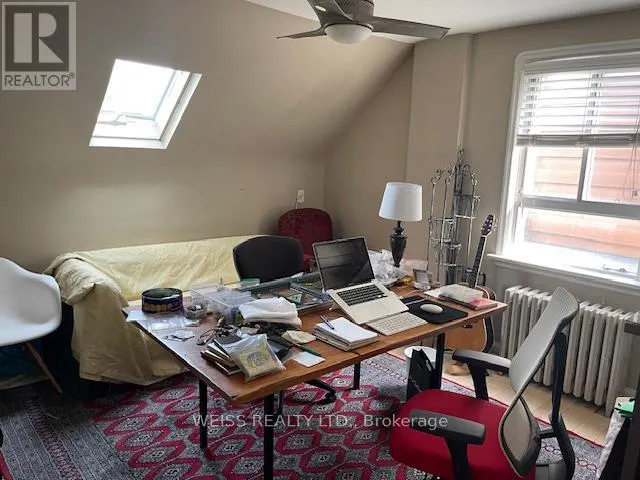 UPPER LEVEL - 82 KING HIGH AVENUE