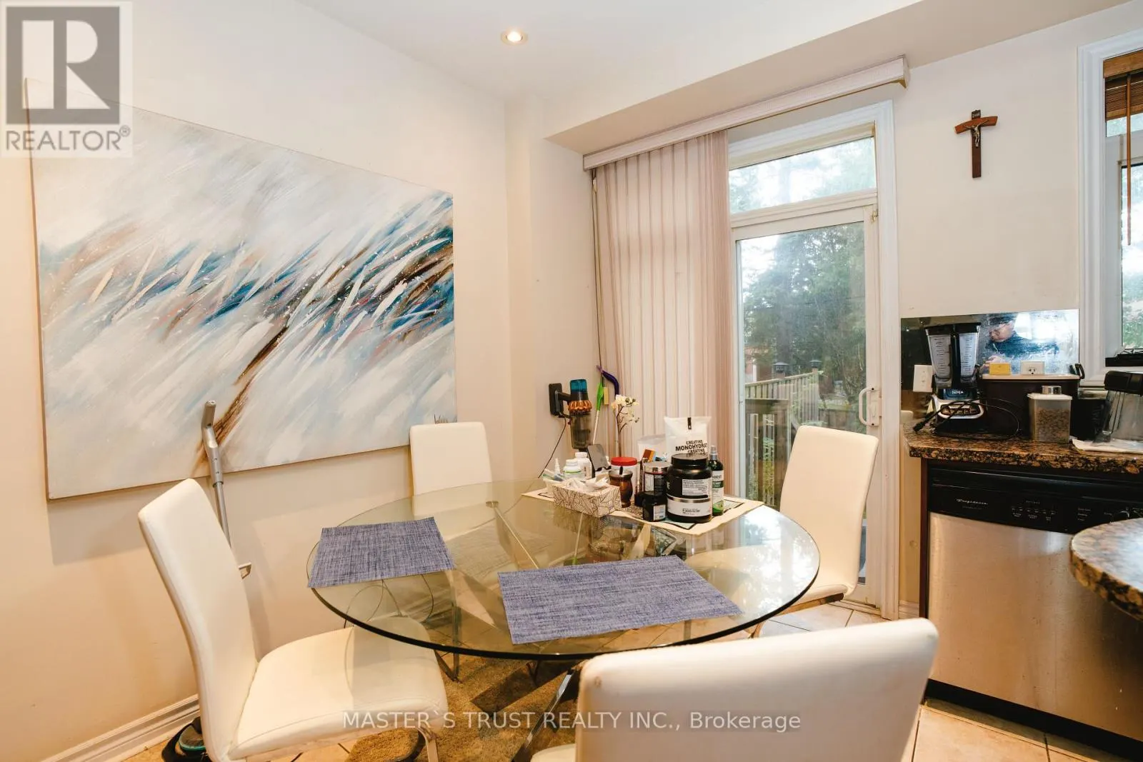 63 ROUTLIFFE LANE