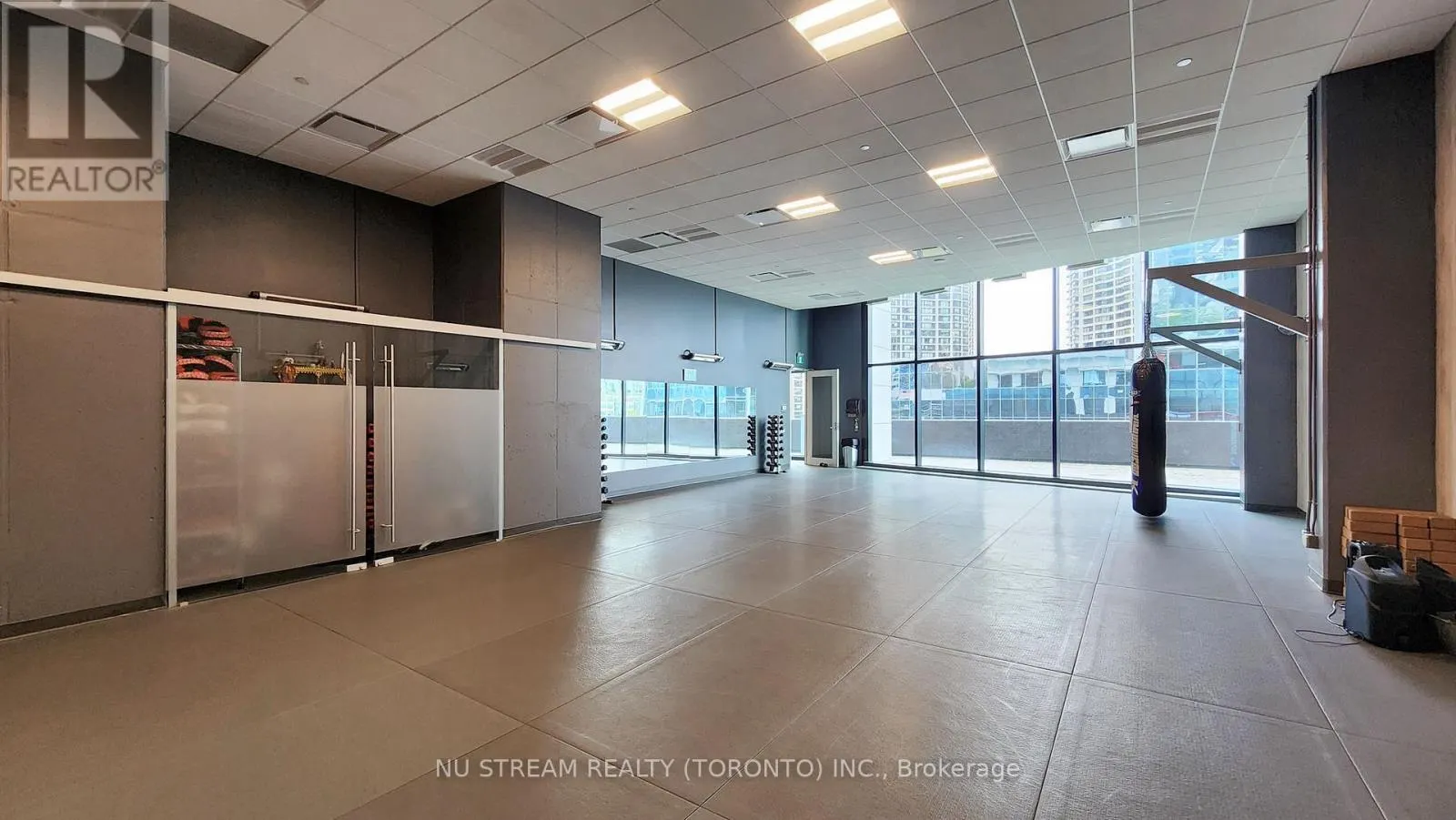 PH101 - 100 HARBOUR STREET