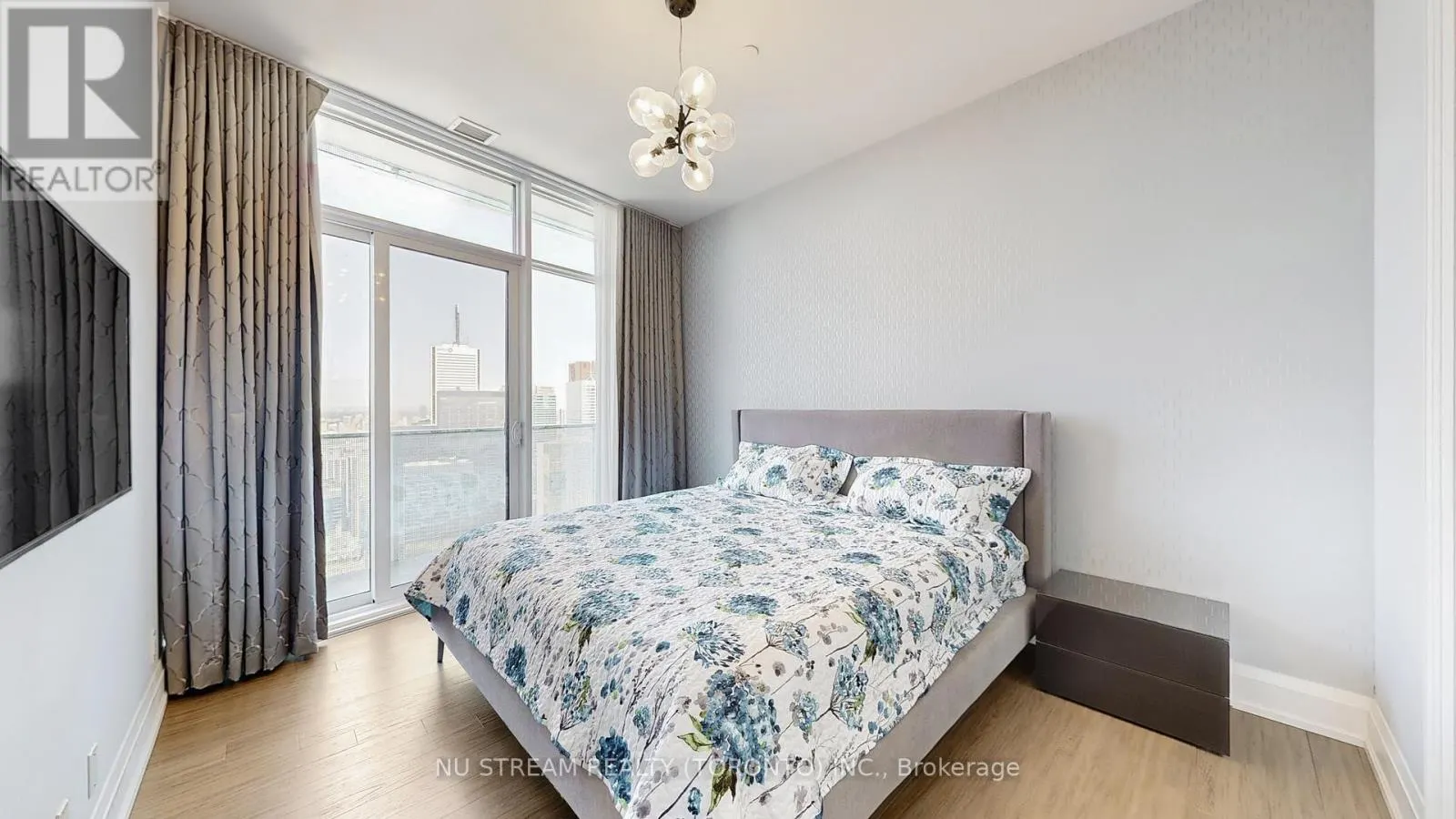 PH101 - 100 HARBOUR STREET
