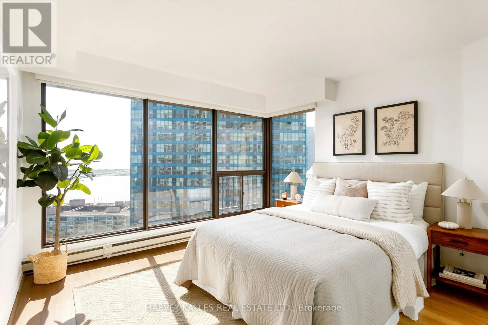 2914 - 55 HARBOUR SQUARE