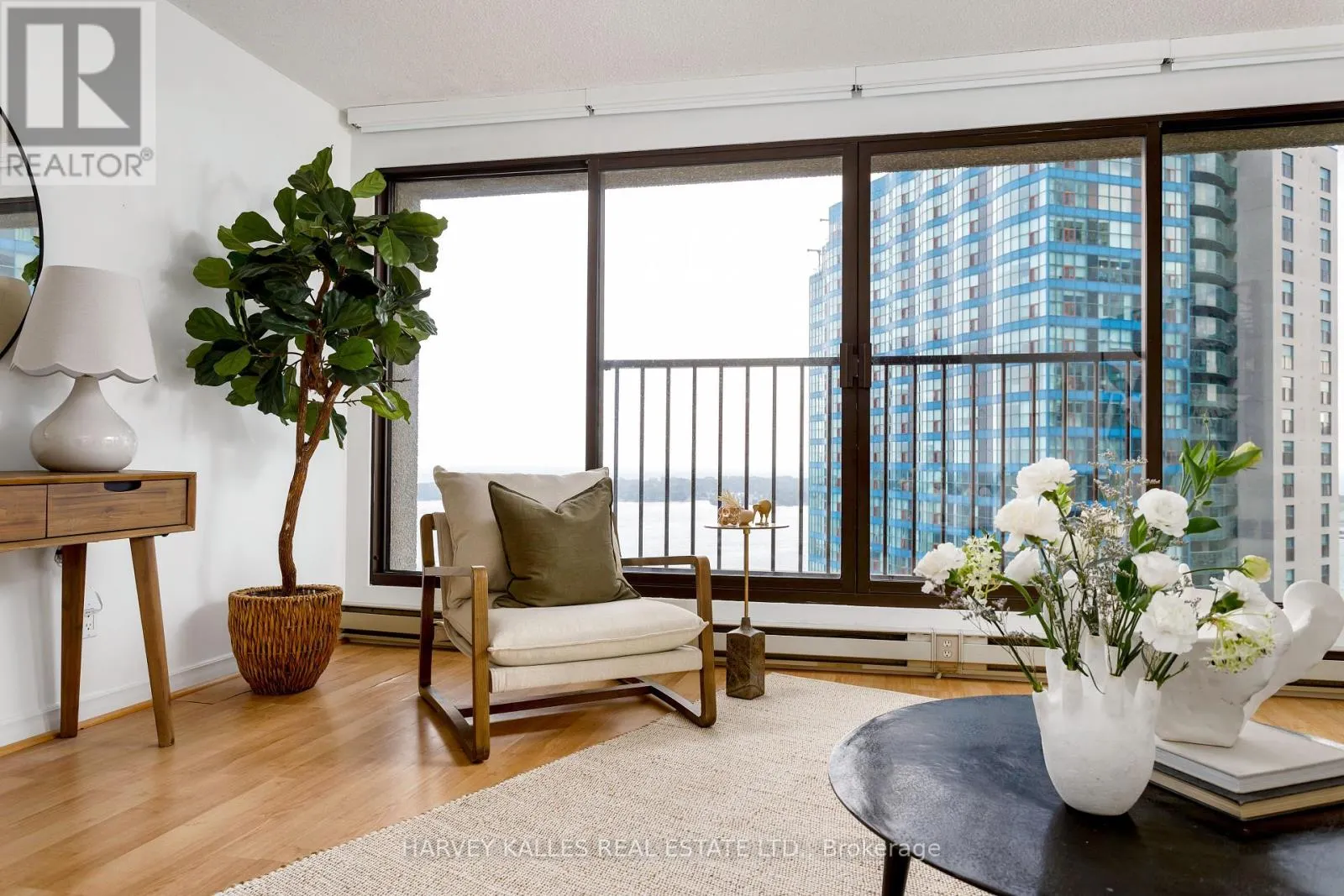 2914 - 55 HARBOUR SQUARE