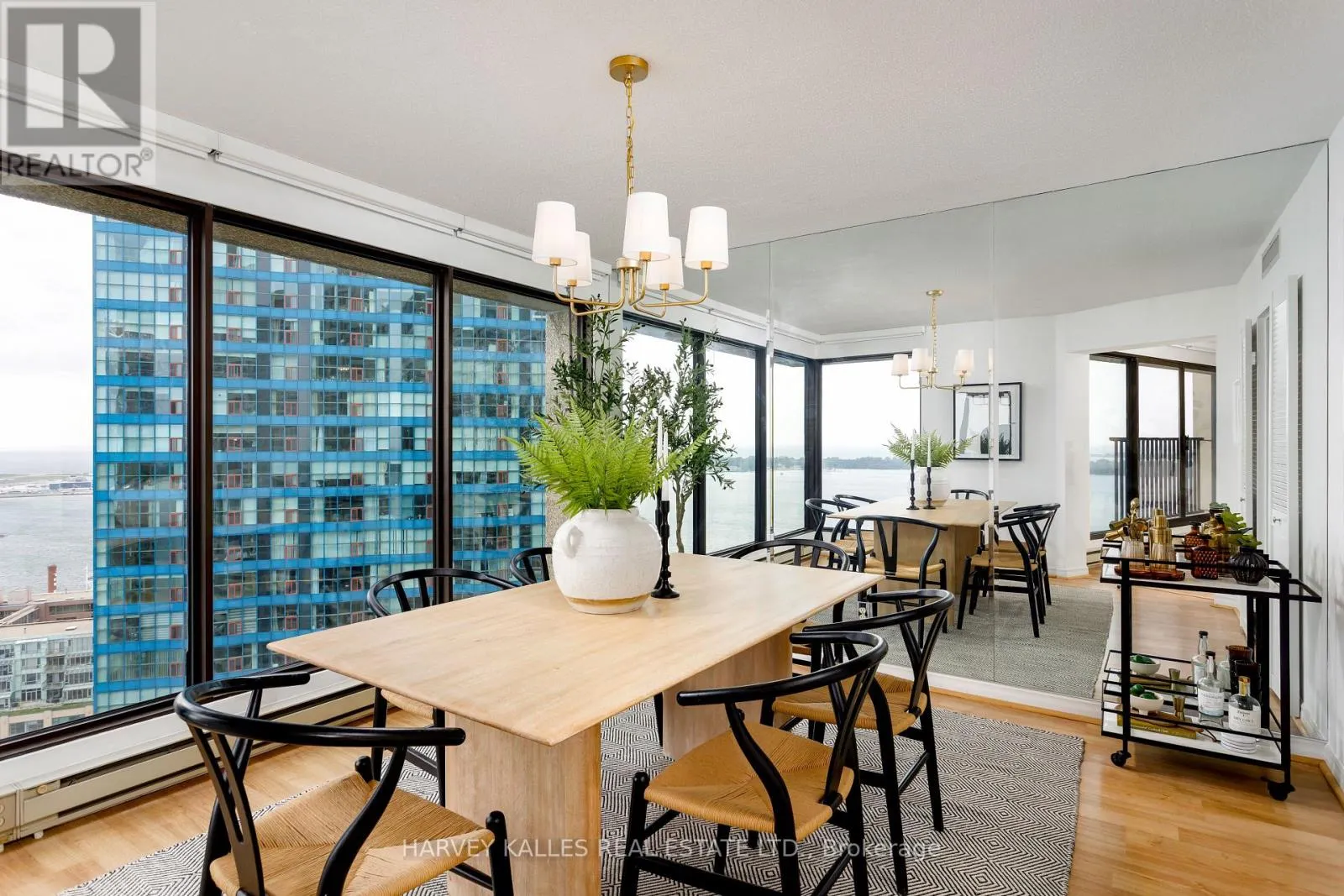 2914 - 55 HARBOUR SQUARE