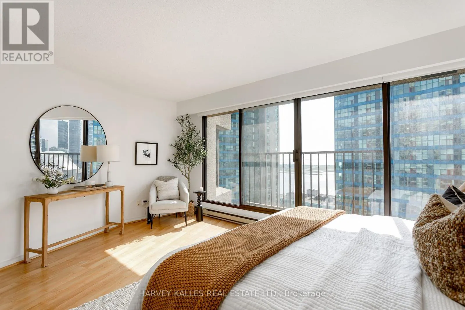 2914 - 55 HARBOUR SQUARE