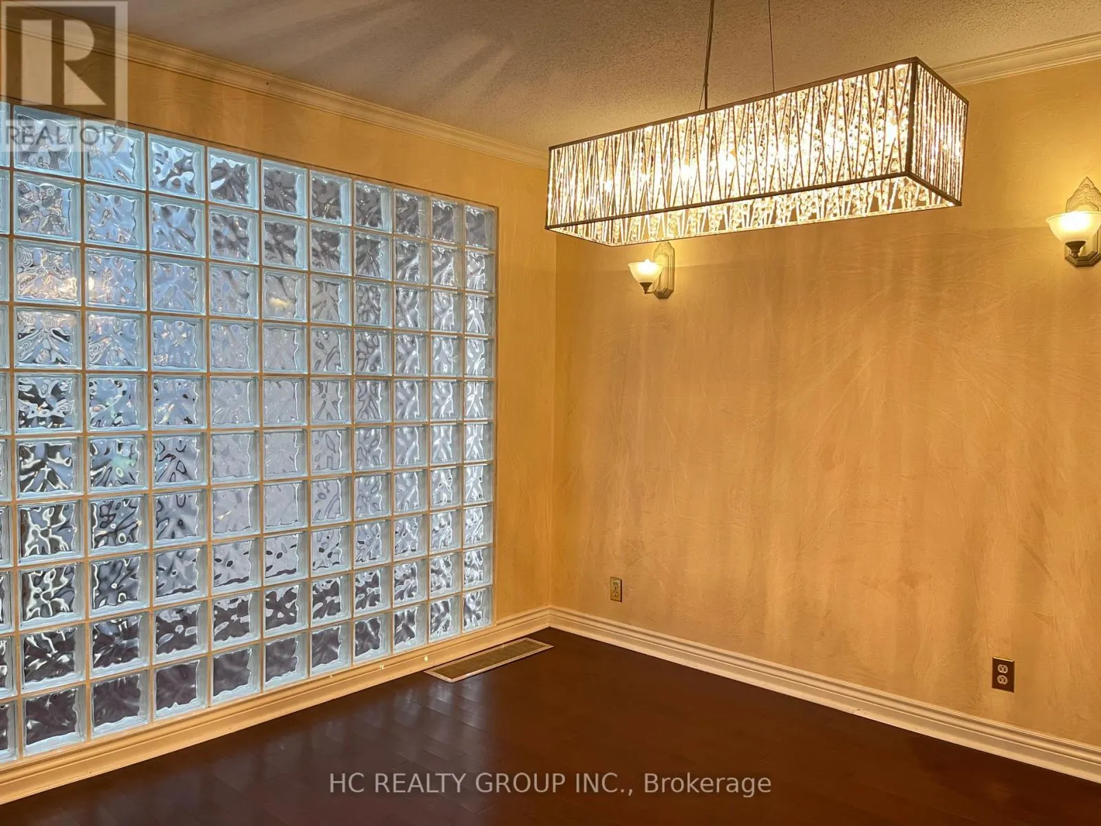 39 DALLINGTON DRIVE