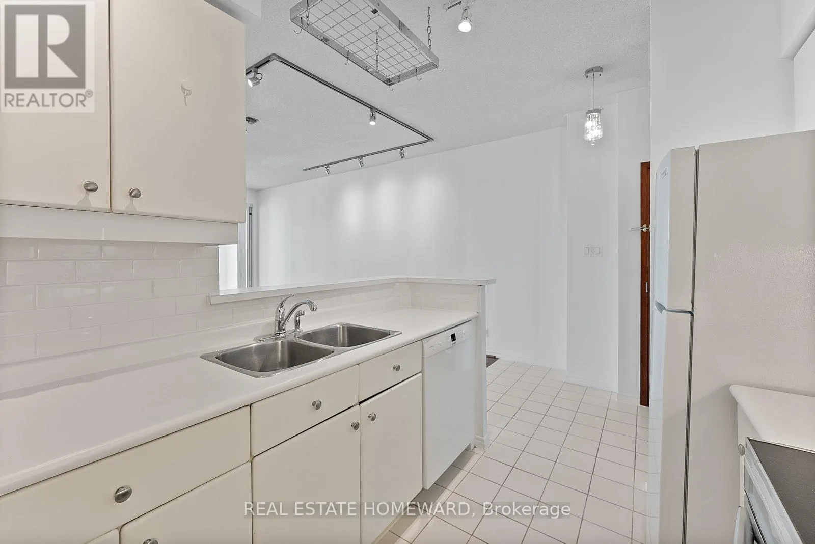 3408 - 10 YONGE STREET