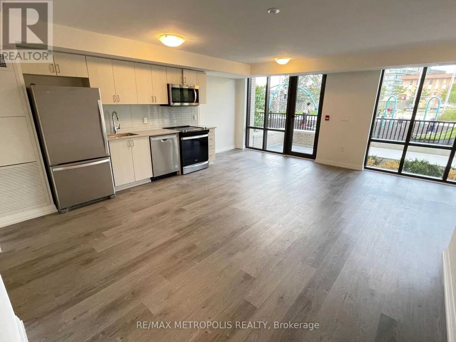 TH02 - 325 YORKLAND BOULEVARD