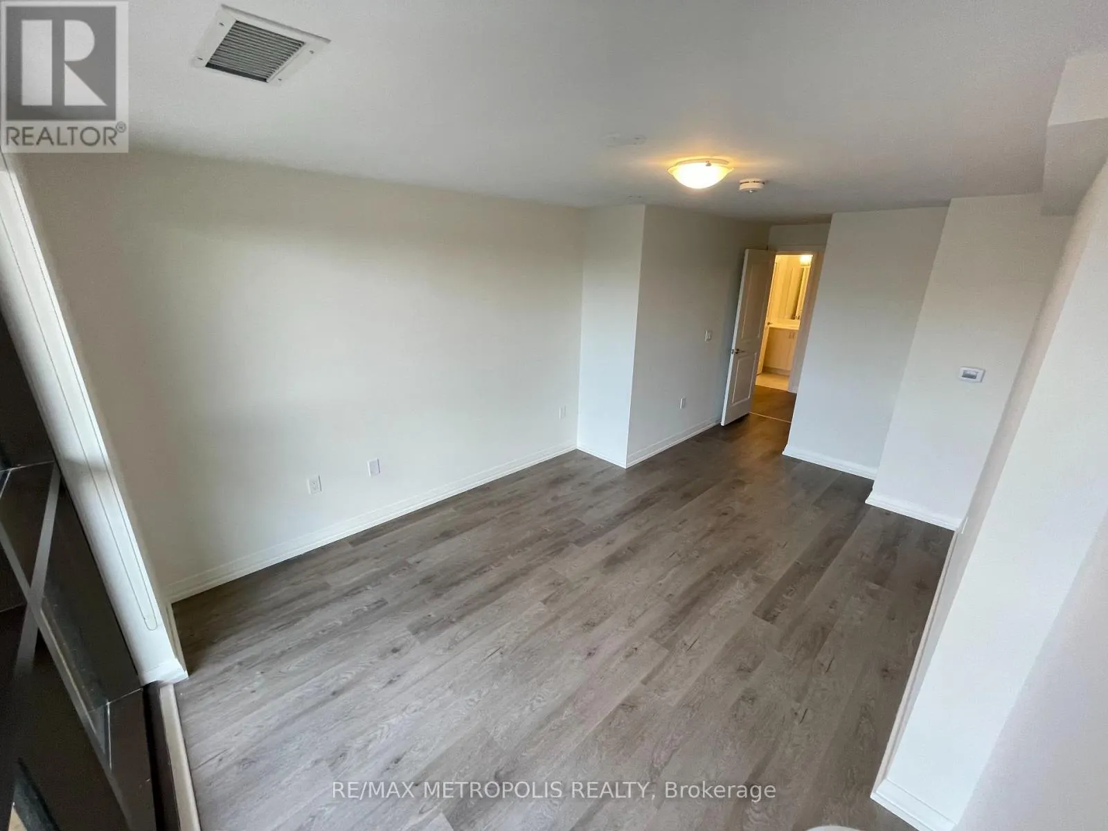 TH02 - 325 YORKLAND BOULEVARD