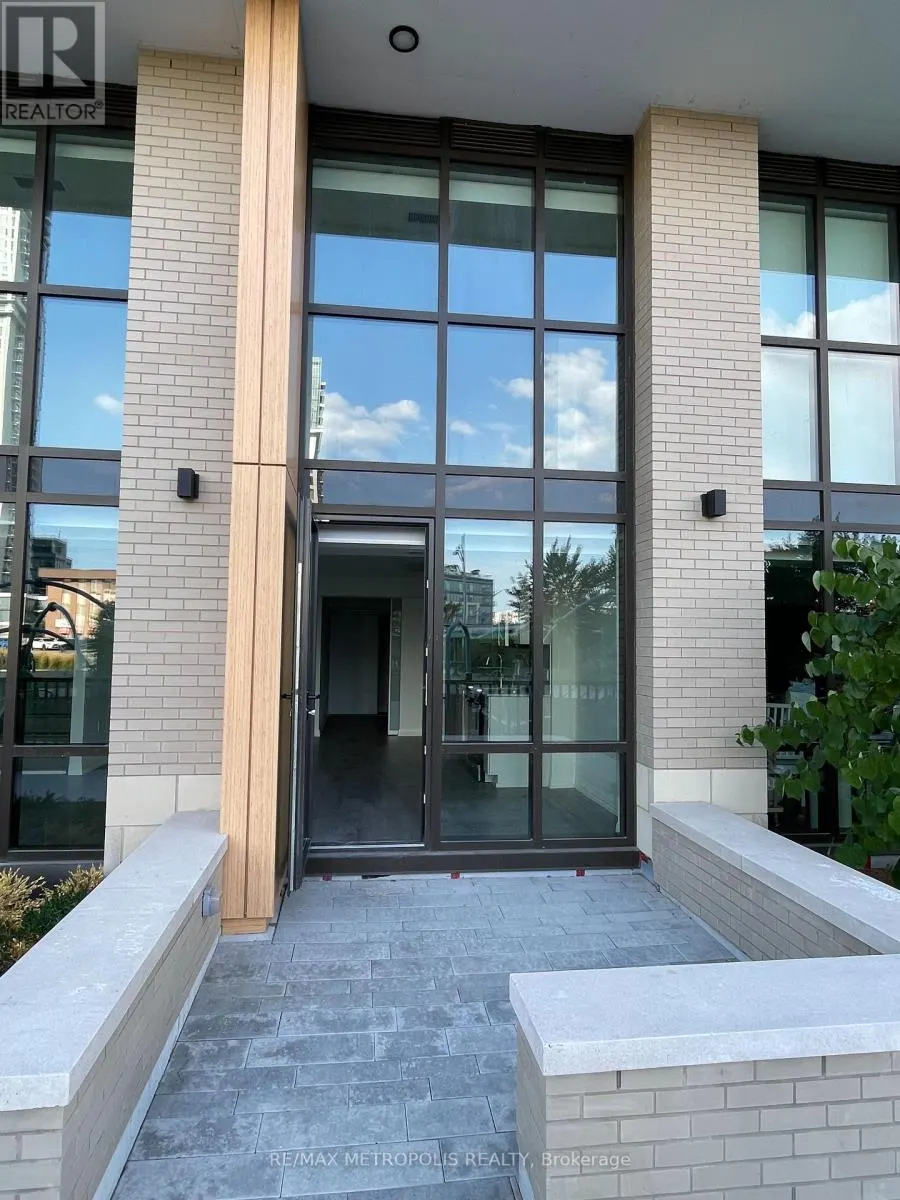 TH02 - 325 YORKLAND BOULEVARD