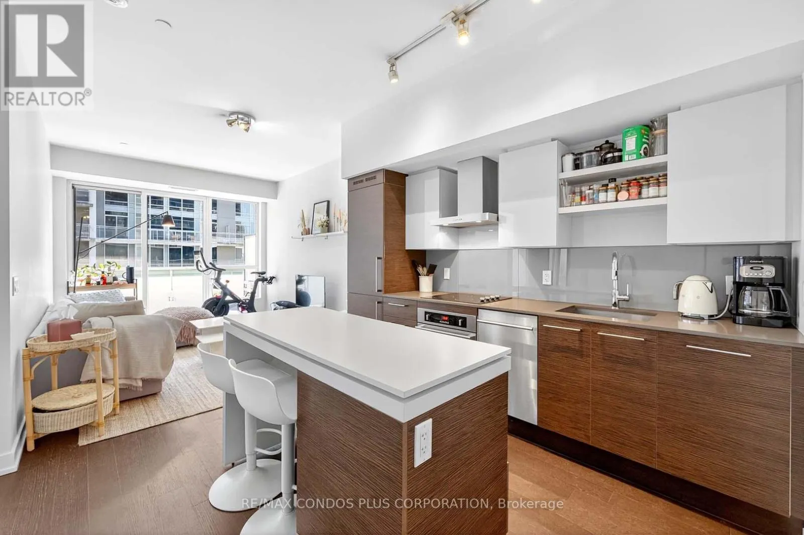 444 - 1030 KING STREET W
