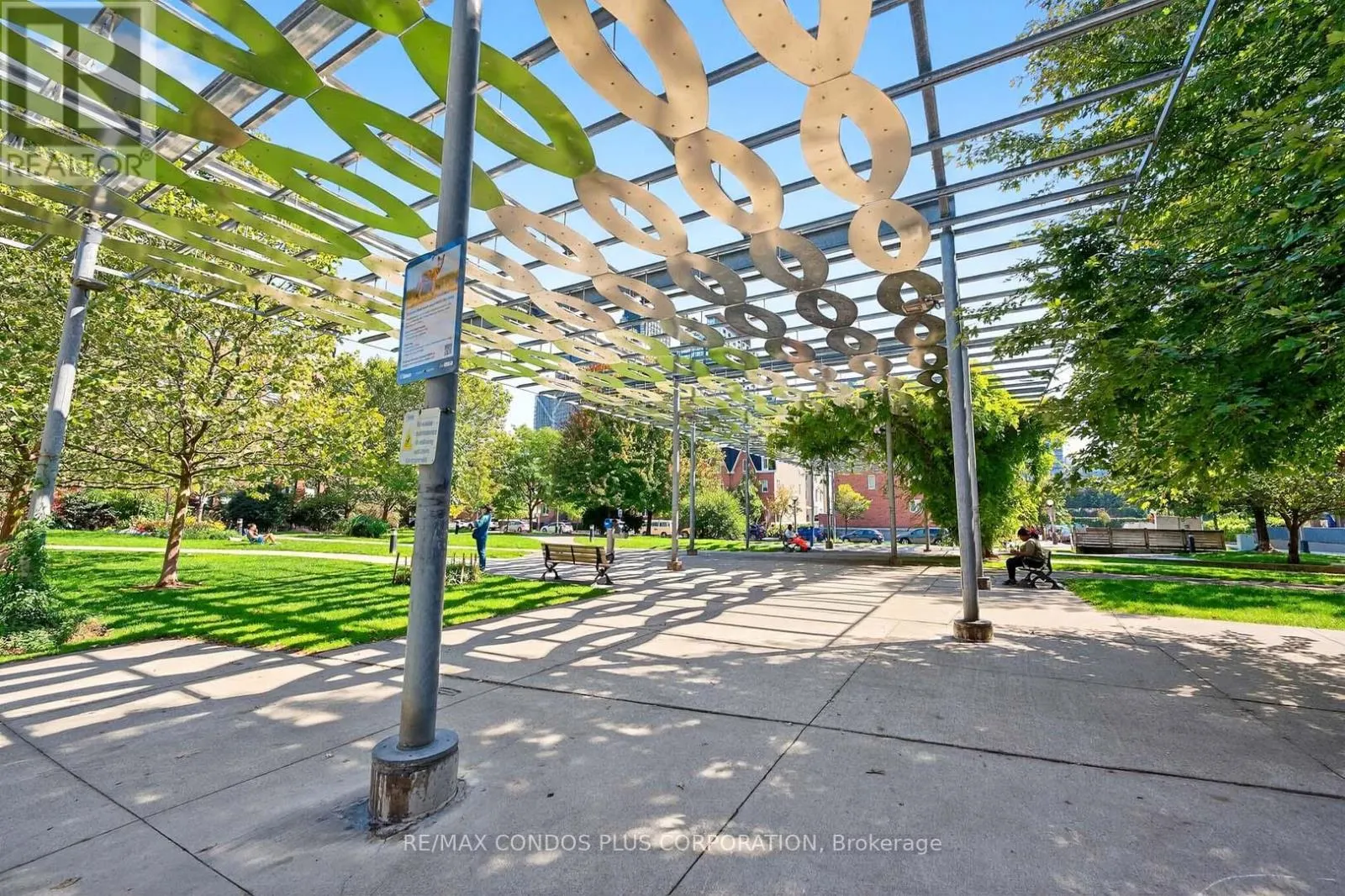 444 - 1030 KING STREET W