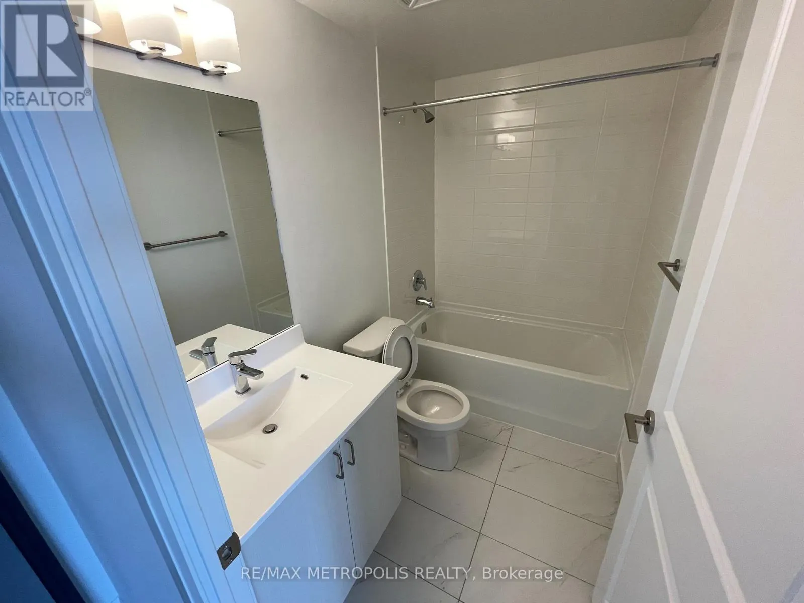 PH05 - 325 YORKLAND BOULEVARD