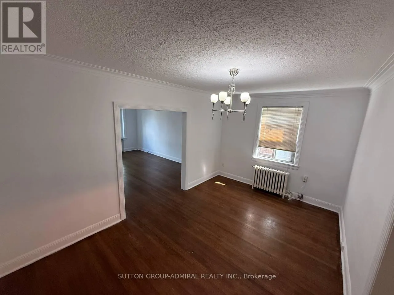 MAIN FLOOR - 976 AVENUE RD AVENUE
