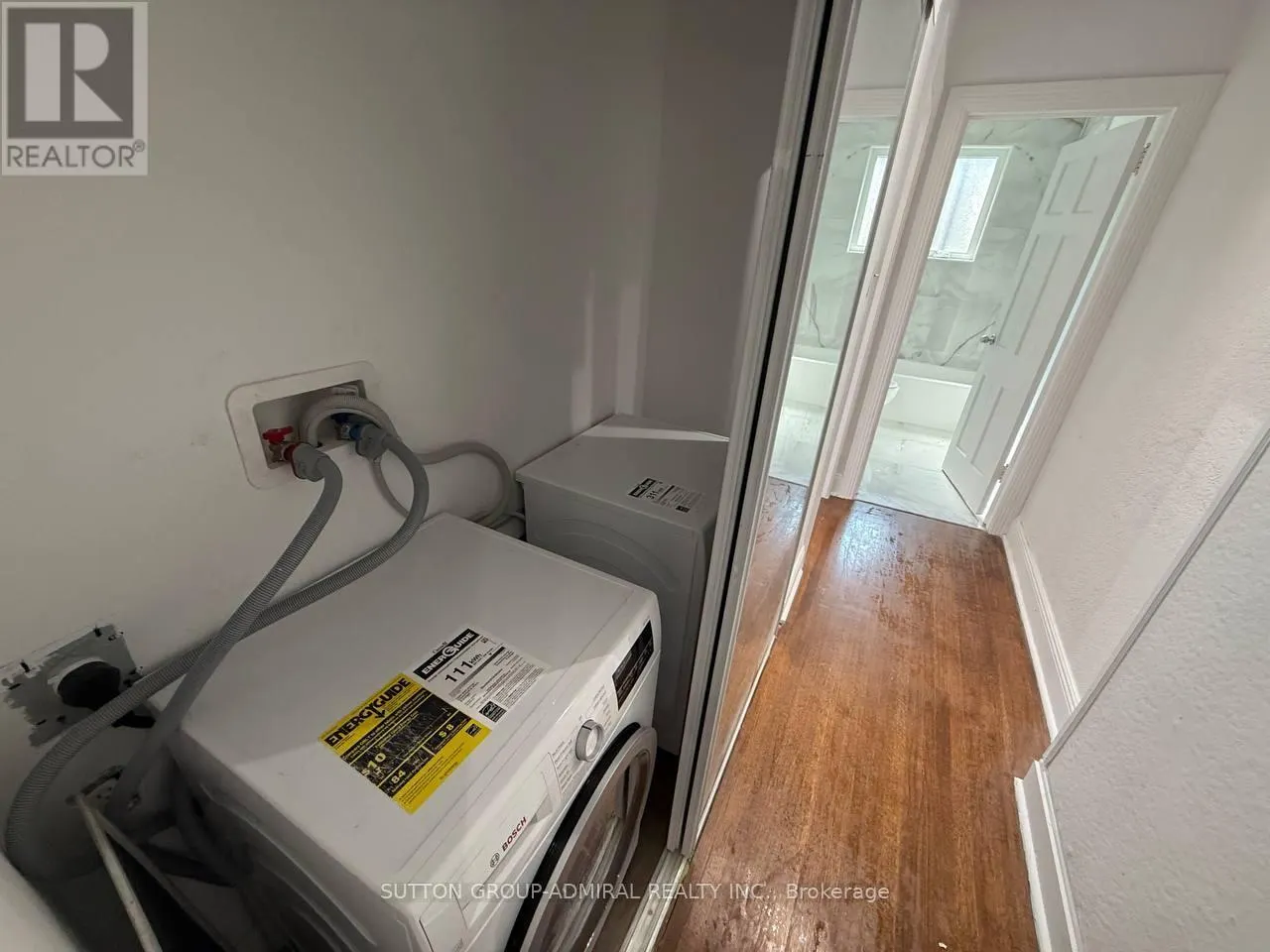 MAIN FLOOR - 976 AVENUE RD AVENUE