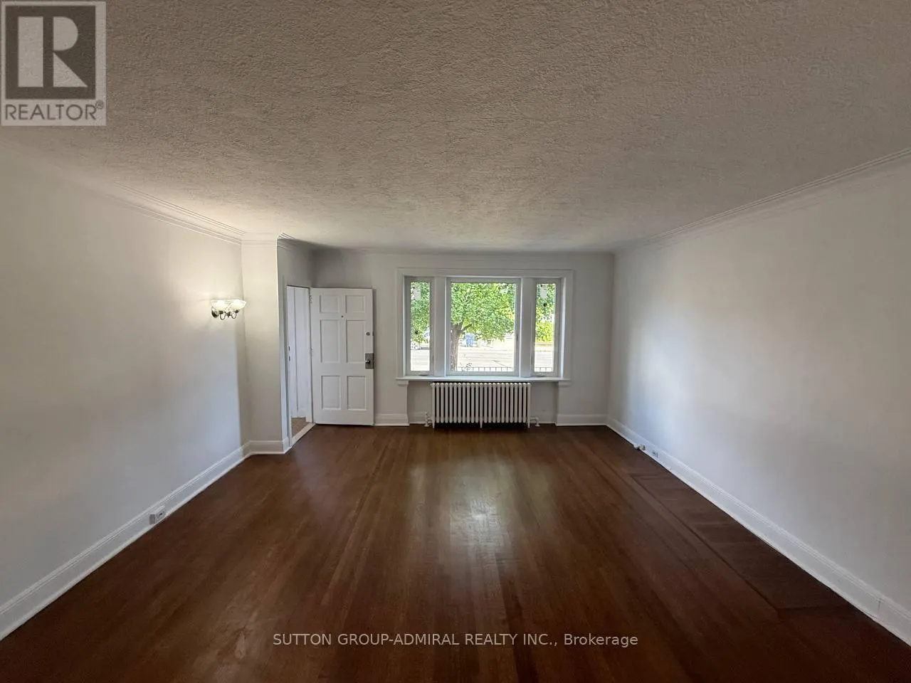 MAIN FLOOR - 976 AVENUE RD AVENUE