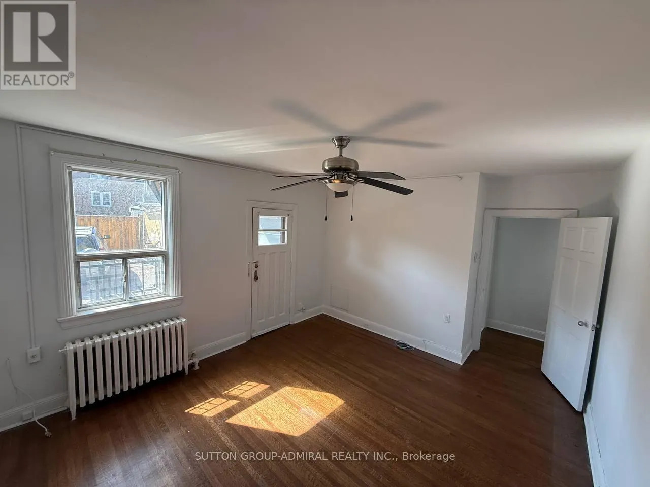 MAIN FLOOR - 976 AVENUE RD AVENUE