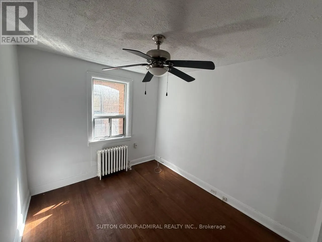 MAIN FLOOR - 976 AVENUE RD AVENUE