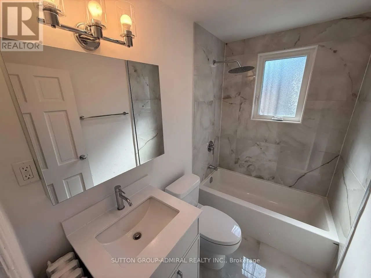 MAIN FLOOR - 976 AVENUE RD AVENUE