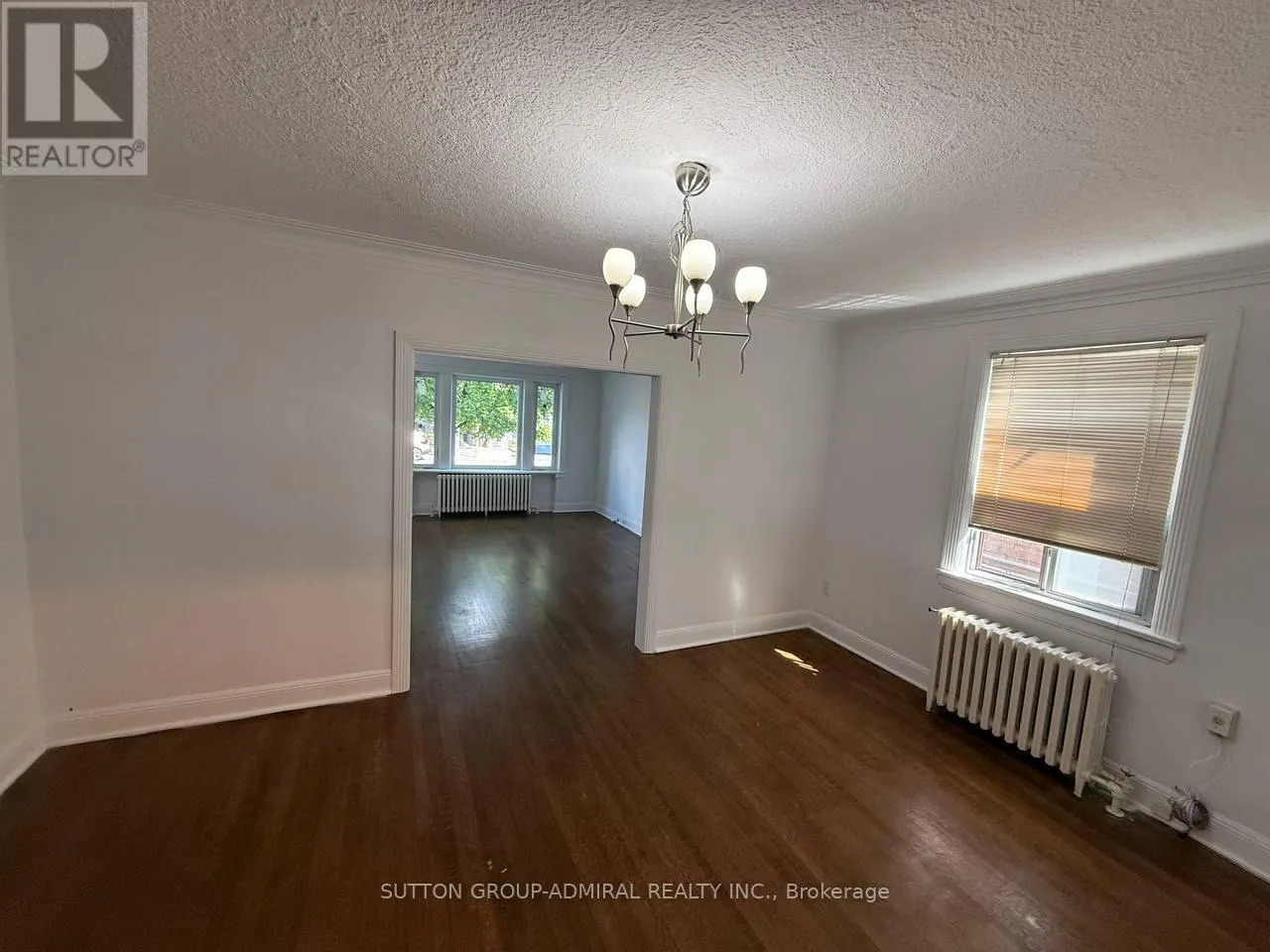 MAIN FLOOR - 976 AVENUE RD AVENUE