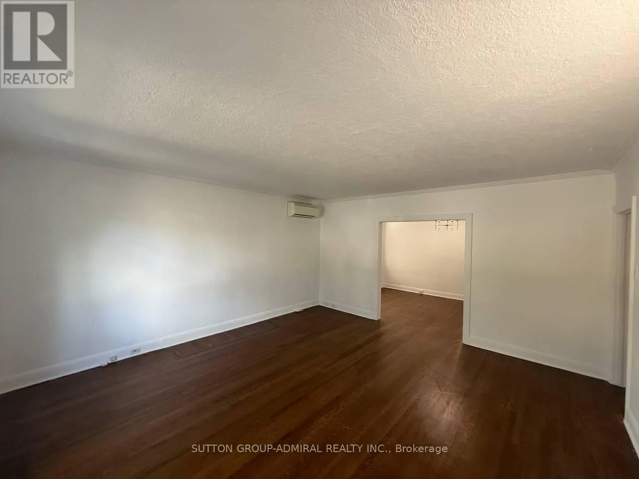 MAIN FLOOR - 976 AVENUE RD AVENUE
