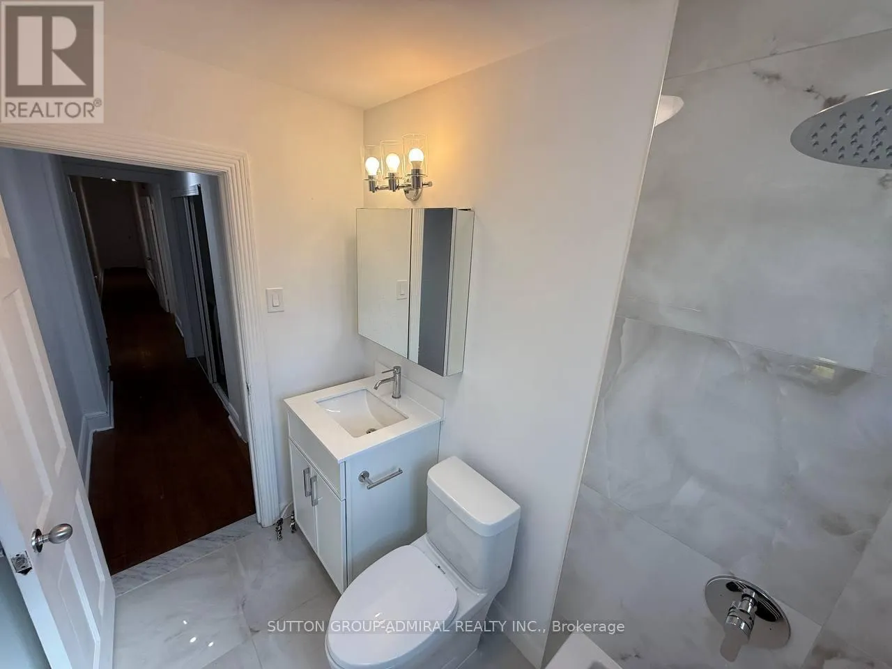 MAIN FLOOR - 976 AVENUE RD AVENUE