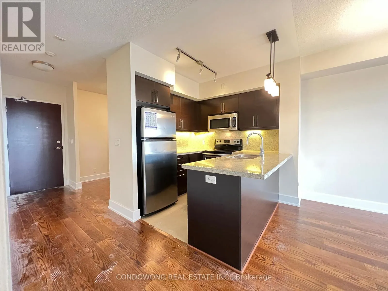 202 - 676 SHEPPARD AVENUE E