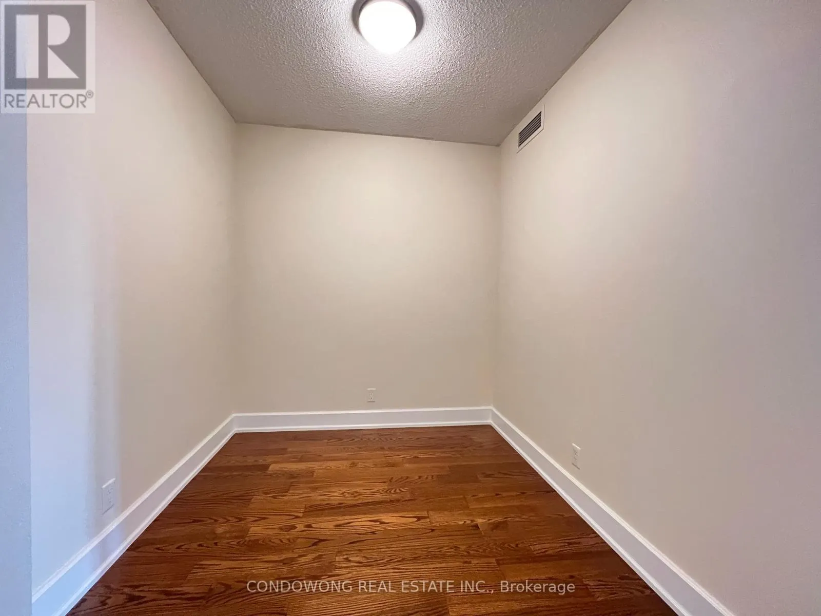 202 - 676 SHEPPARD AVENUE E