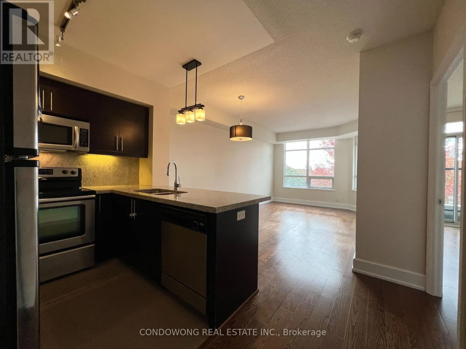 202 - 676 SHEPPARD AVENUE E